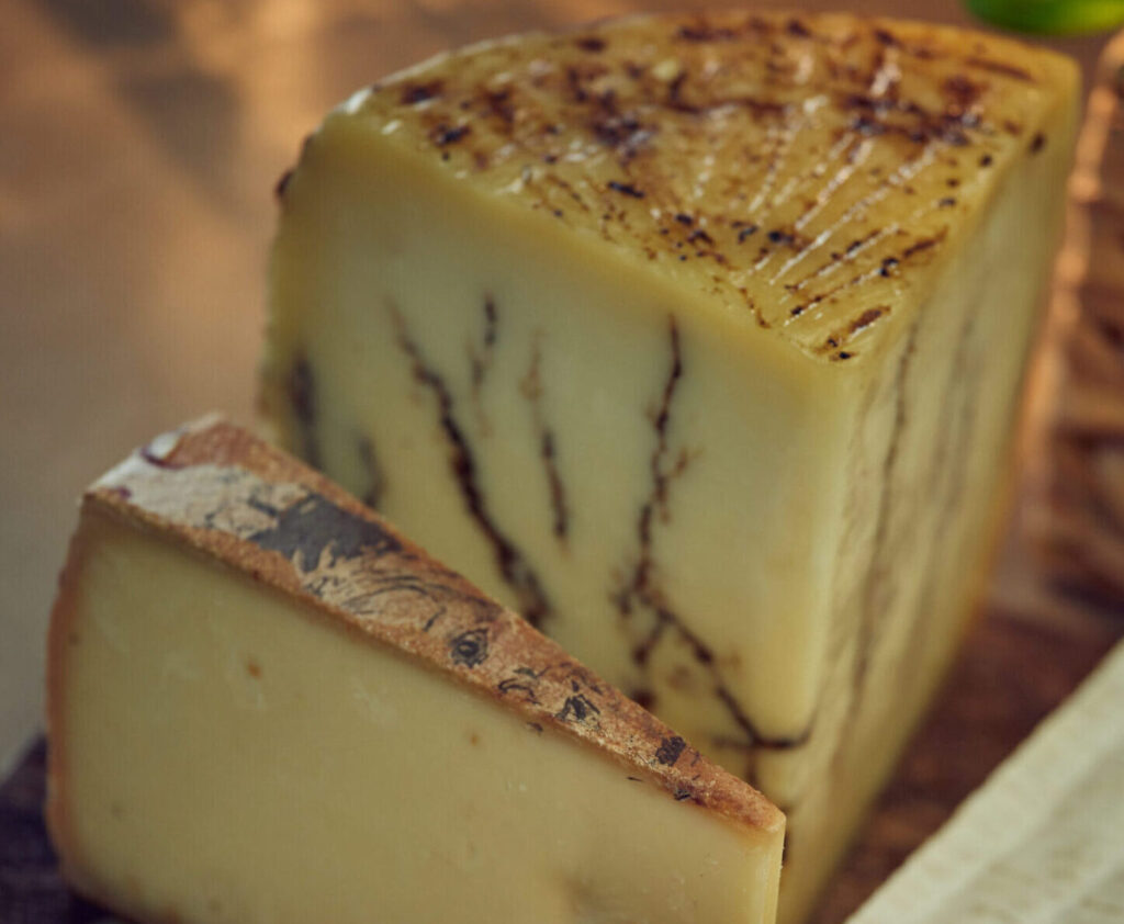 hur bygger du den perfekta ostbrickan med rätt ostar?